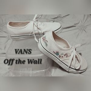 Girl's (Youth) White OFF THE WALL Sneakers # 500714 with Embroidered Flowers